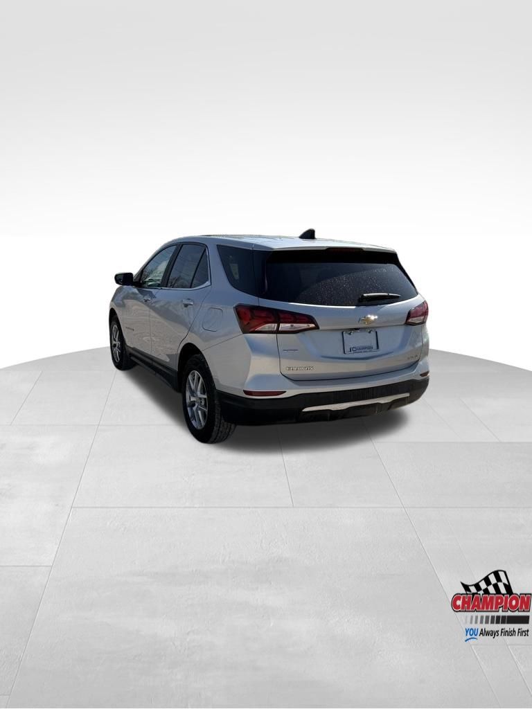 2022 Chevrolet Equinox LT photo 3
