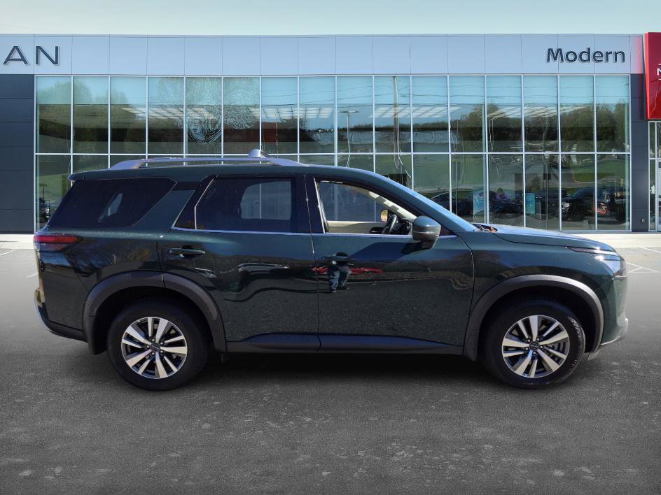 2025 Nissan Pathfinder SL photo 4