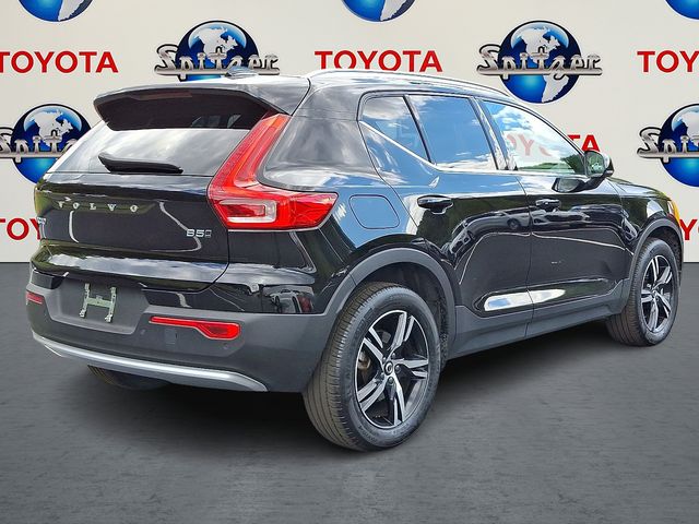 2025 Volvo XC40 Core photo 3