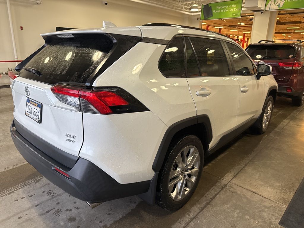 2023 Toyota RAV4 XLE Premium photo 3