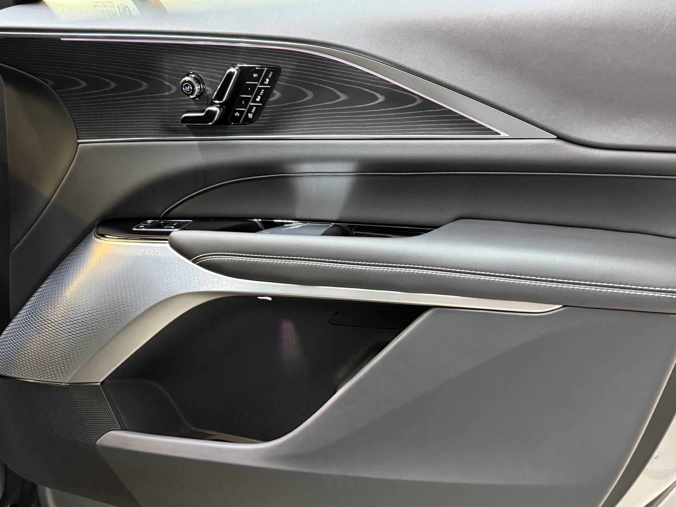 2025 Cadillac Lyriq Sport photo 40