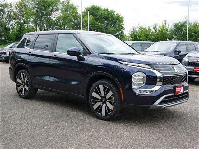 2025 Mitsubishi Outlander SE's photo