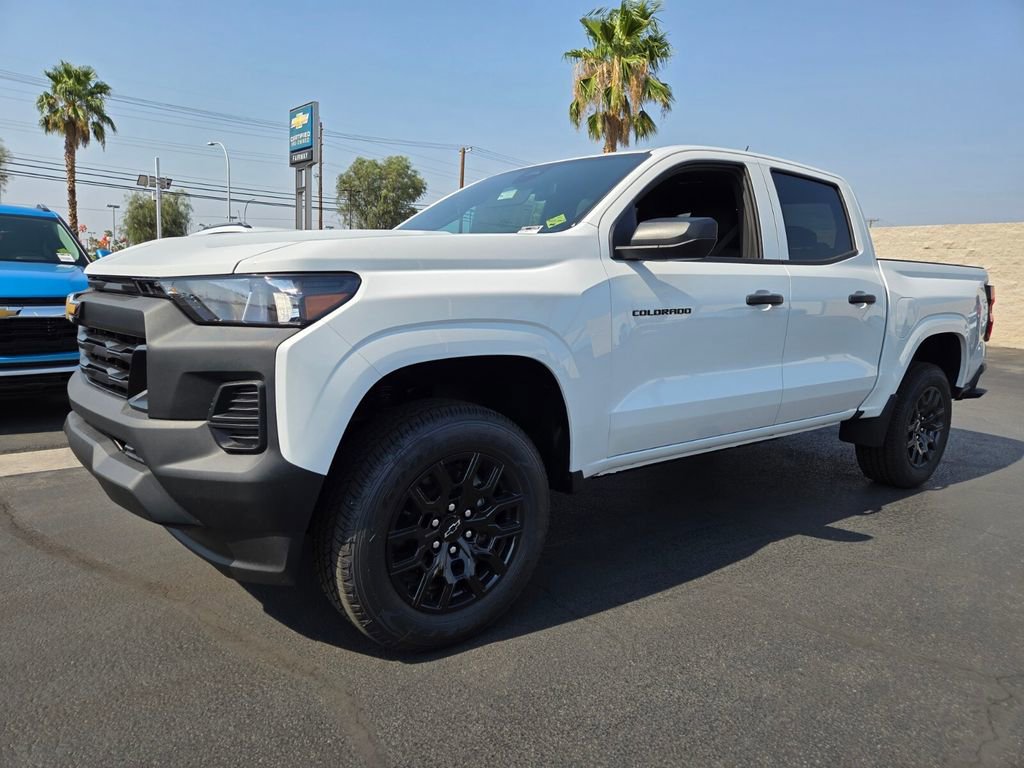 2025 Chevrolet Colorado LT photo 2