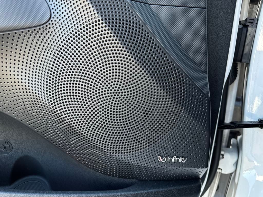 2022 Hyundai Veloster N Base photo 24
