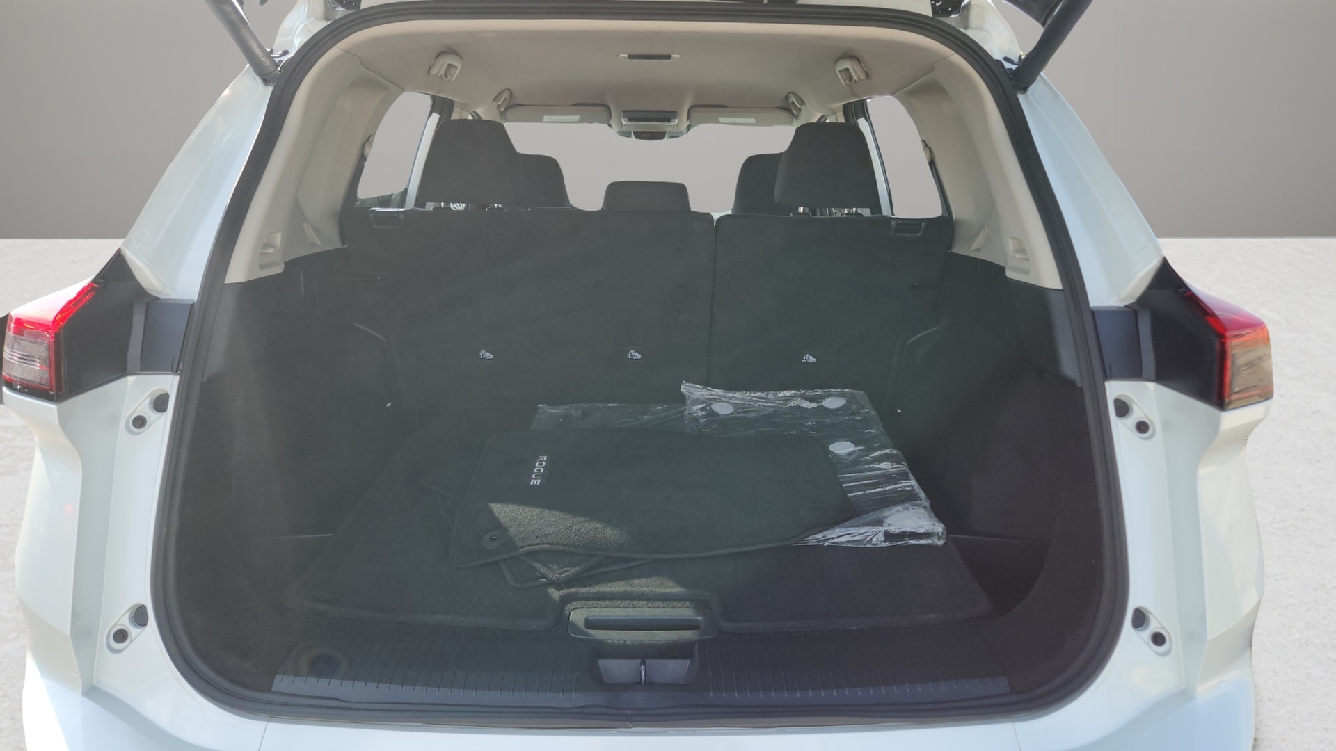 2025 Nissan Rogue SV photo 23