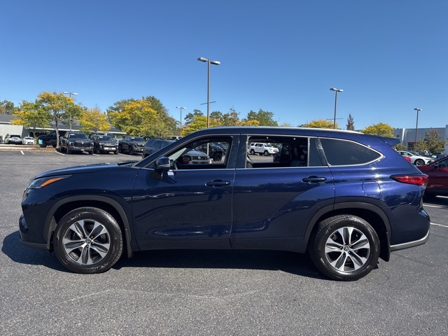 2021 Toyota Highlander XLE photo 4