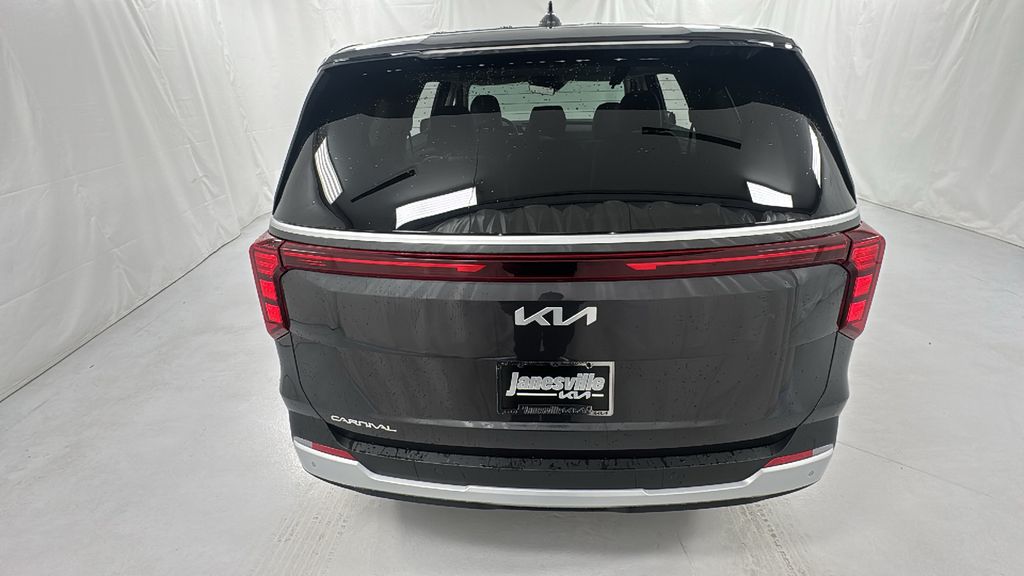 2026 Kia Carnival LXS photo 4
