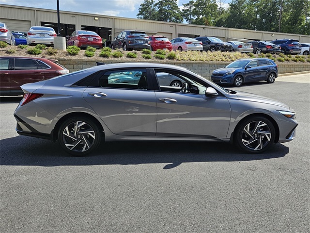 2025 Hyundai Elantra SEL Convenience photo 13