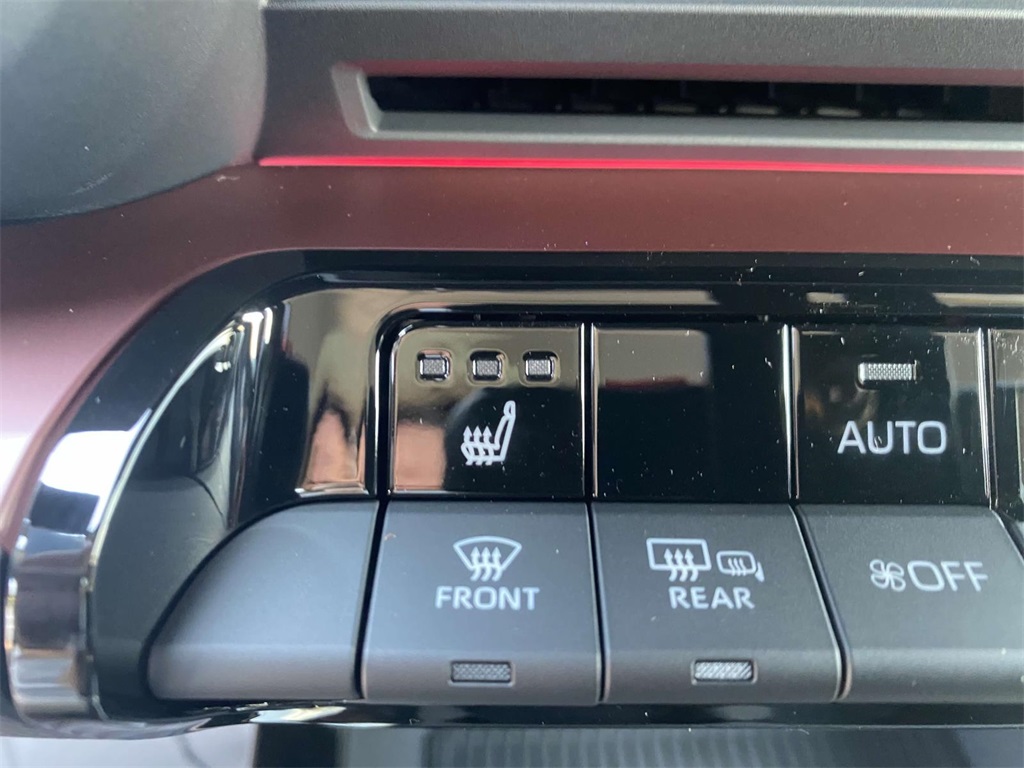 2026 Toyota Prius Plug-in Hybrid XSE photo 17
