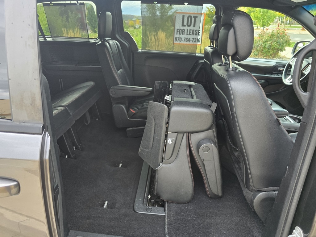 2017 Dodge Grand Caravan GT photo 33