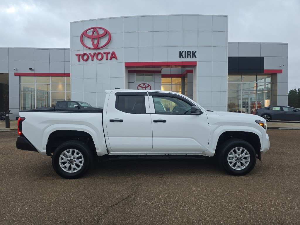 2025 Toyota Tacoma SR's photo