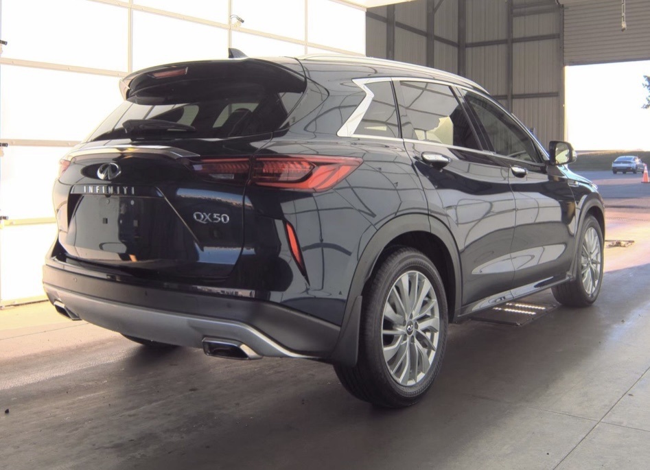 2024 Infiniti QX50 Luxe photo 2