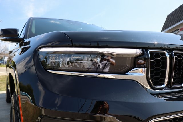 2025 Jeep Grand Cherokee Overland photo 3