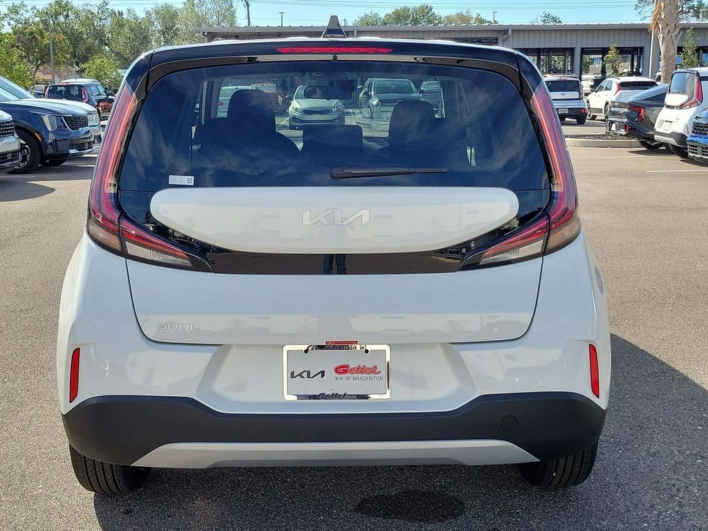 2025 Kia Soul LX photo 4