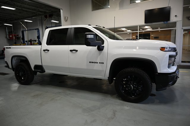 2026 Chevrolet Silverado 2500HD Custom photo 4