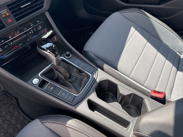 2025 Volkswagen Jetta 1.5T SE photo 19