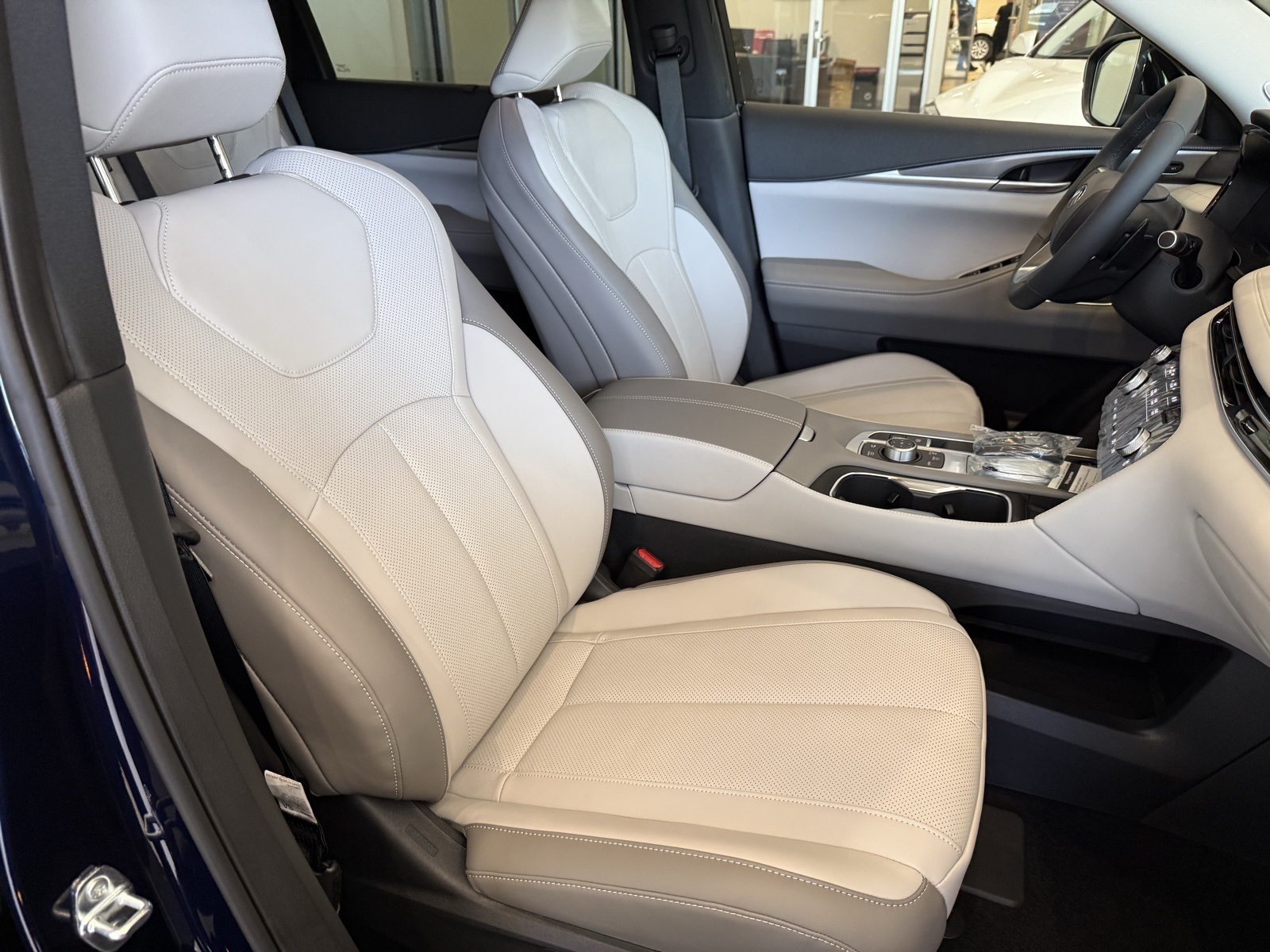 2026 Infiniti QX60 Luxe photo 28