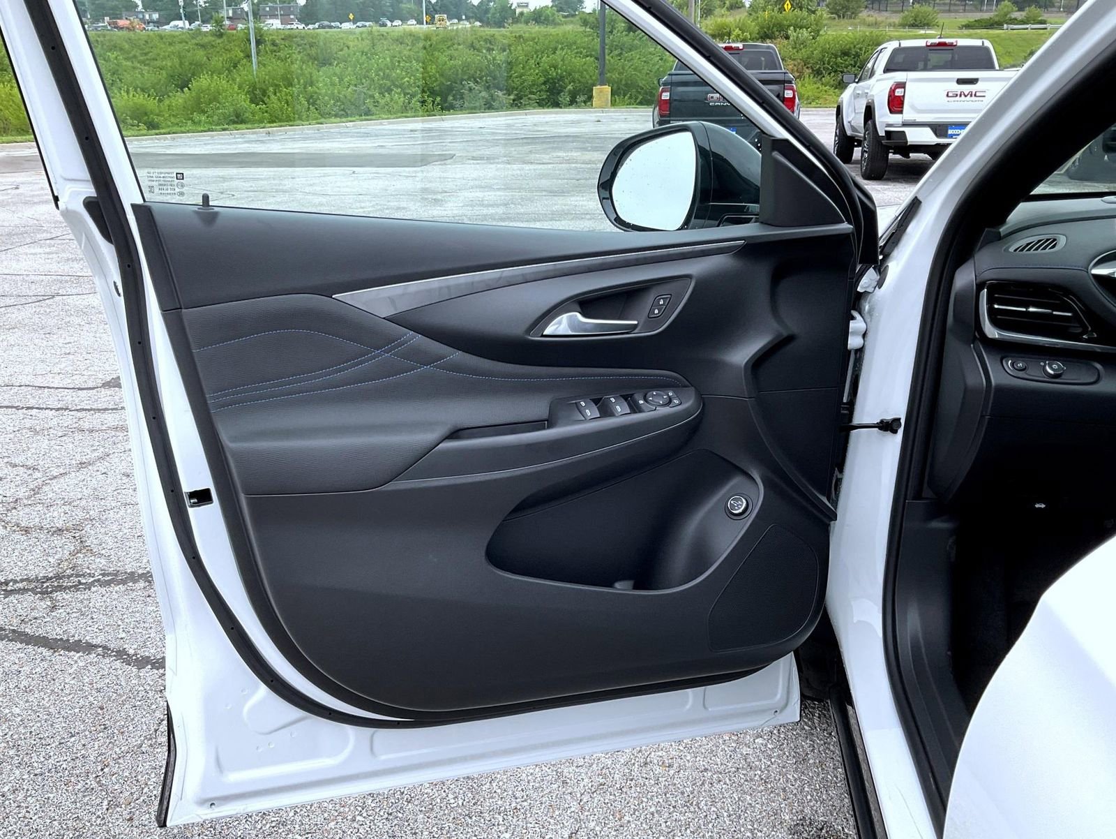 2025 Buick Envista ST photo 9