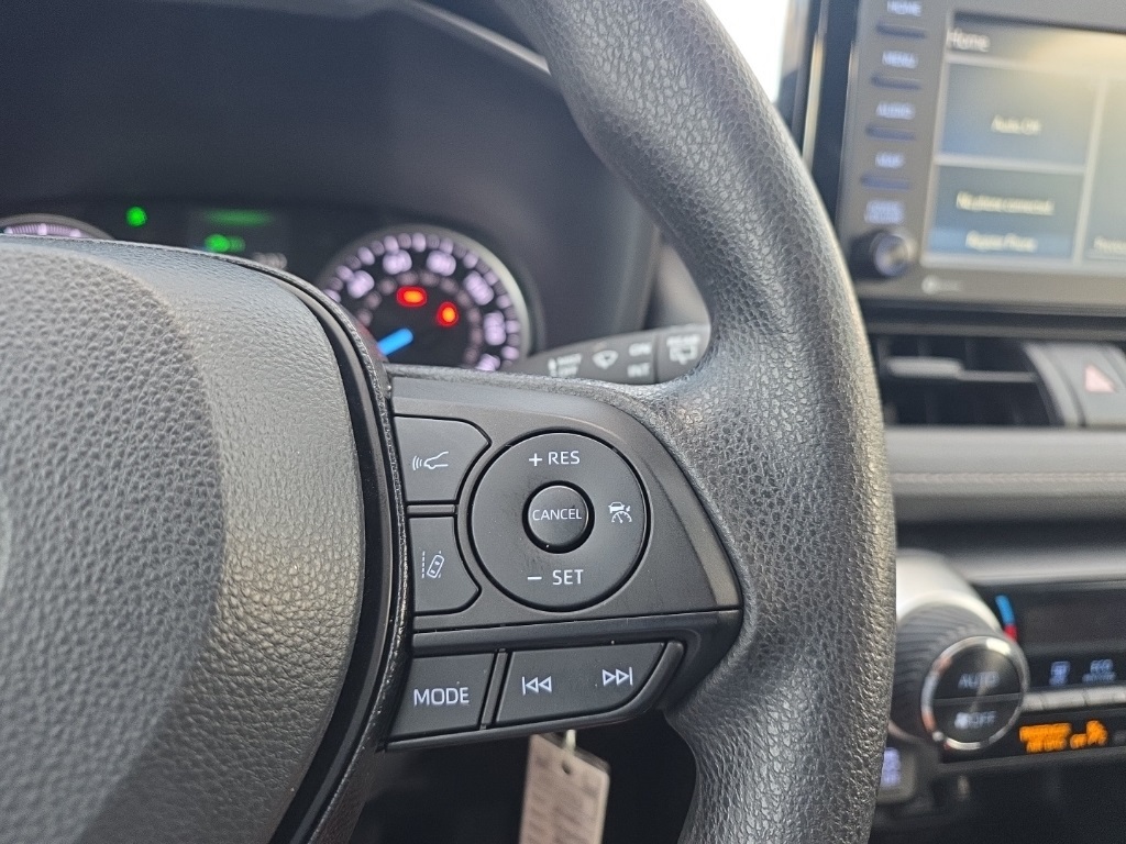2020 Toyota RAV4 Hybrid LE photo 18