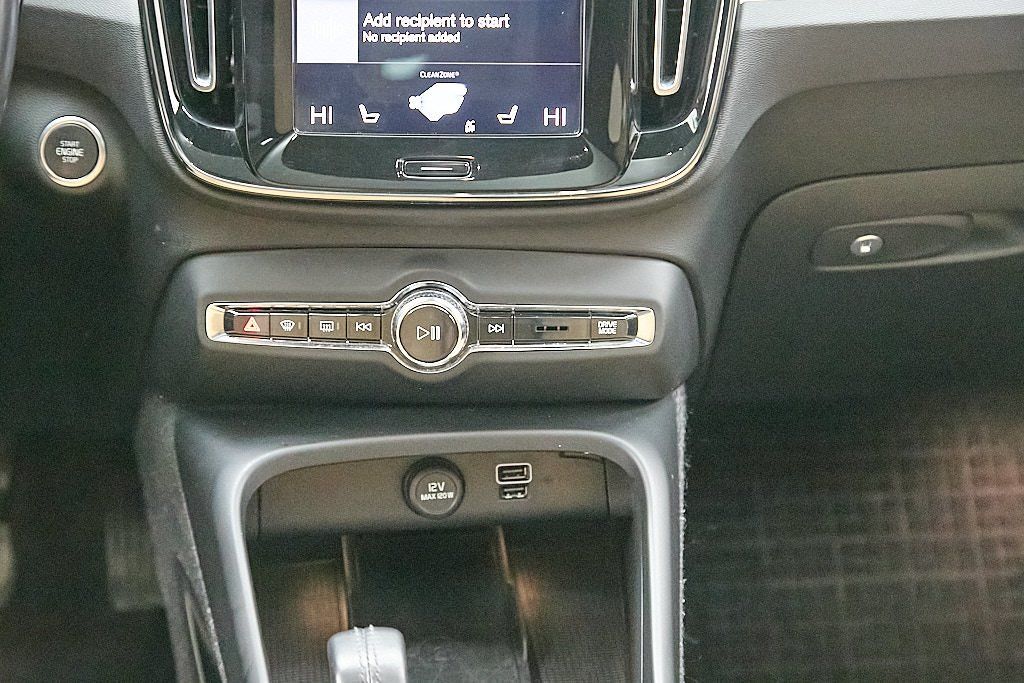 2019 VOLVO XC40 - Image 29