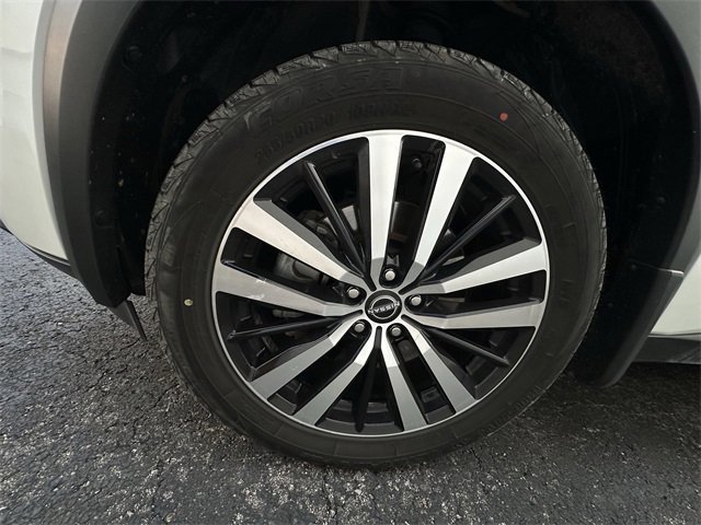 2024 Nissan Pathfinder Platinum photo 3