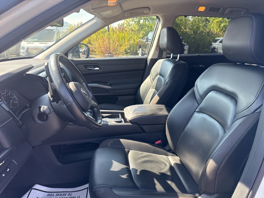 2023 Nissan Pathfinder SL photo 4