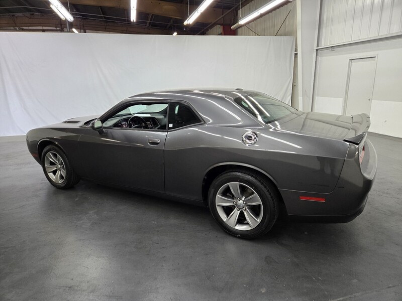 2019 Dodge Challenger SXT photo 3