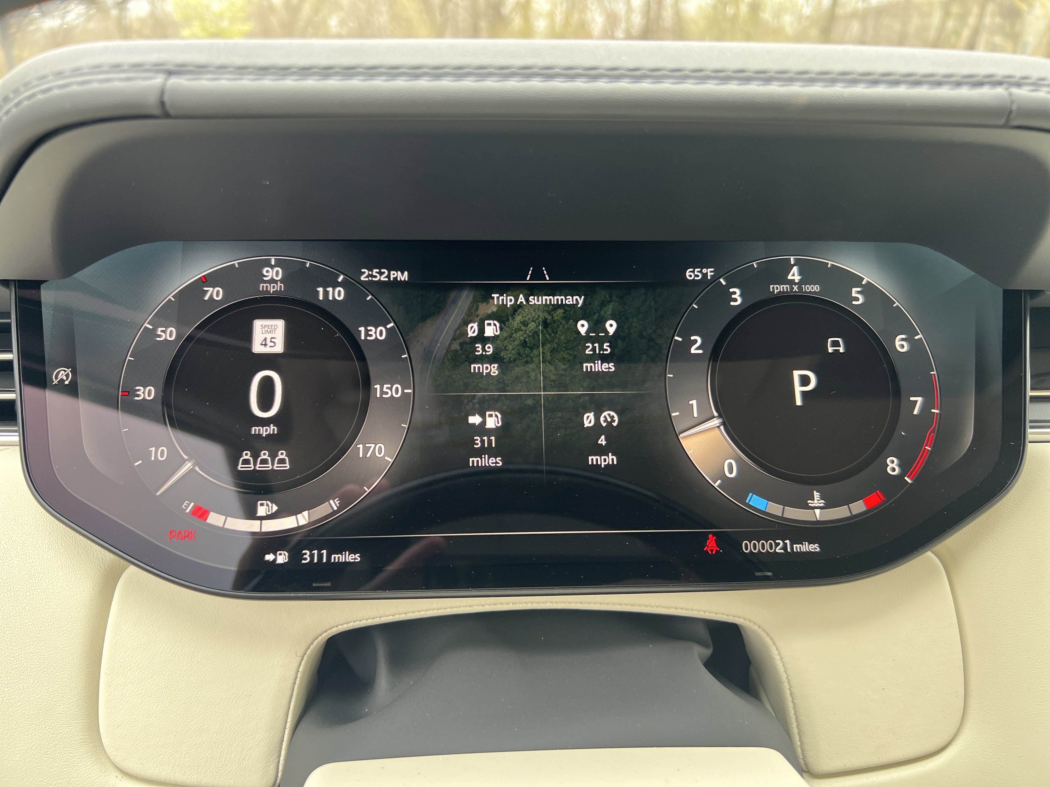 2025 Land Rover Range Rover SE photo 3