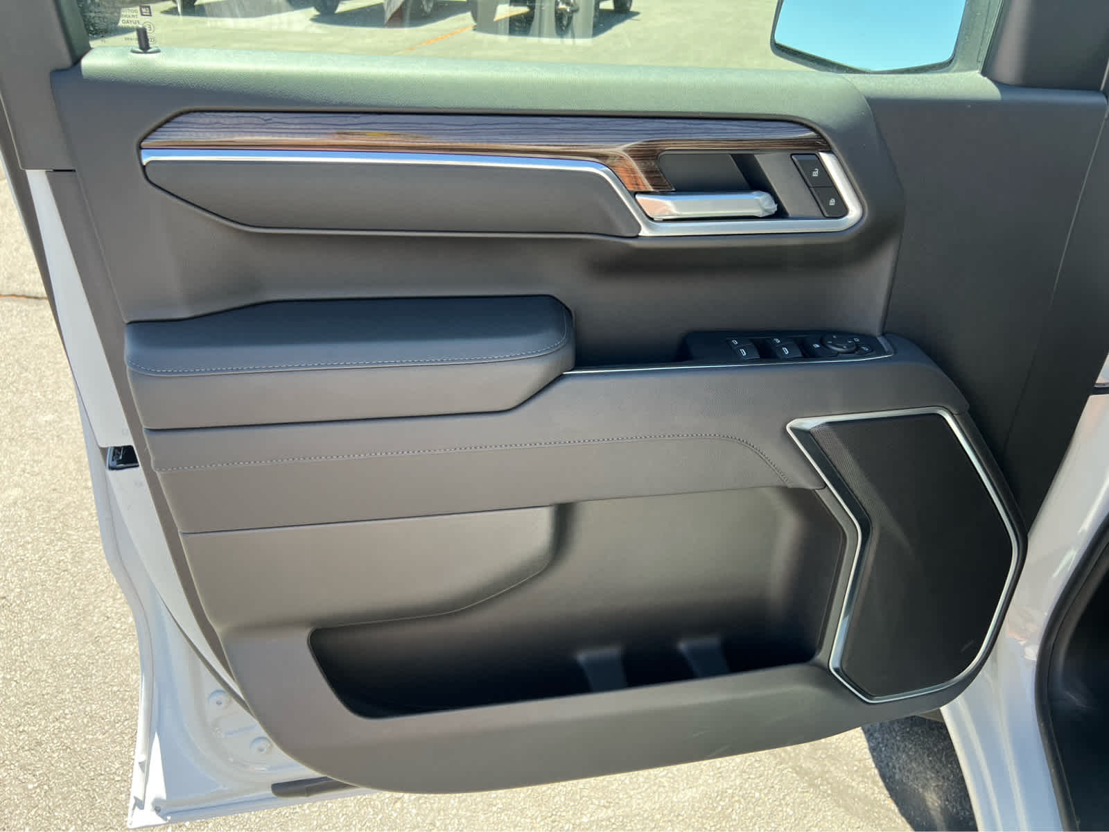 2025 Chevrolet Silverado 1500 RST photo 14