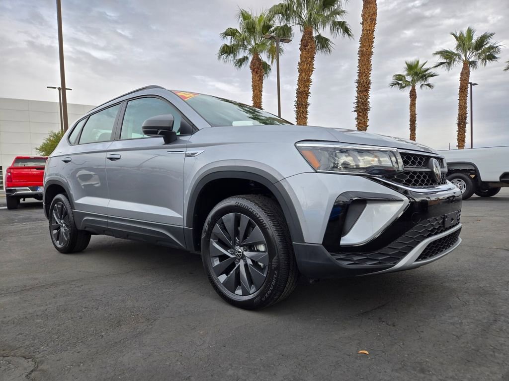 2023 Volkswagen Taos S's photo