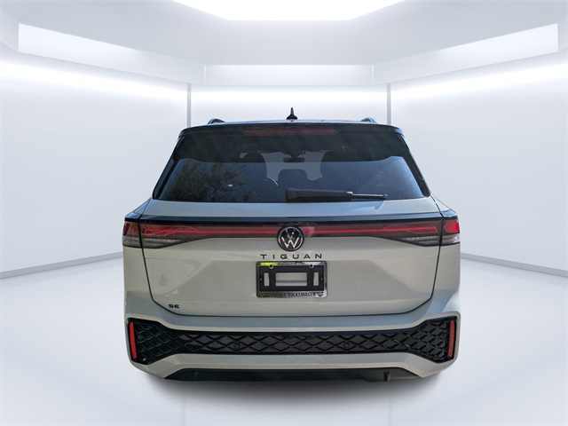 2026 Volkswagen Tiguan SE R-Line Black photo 4