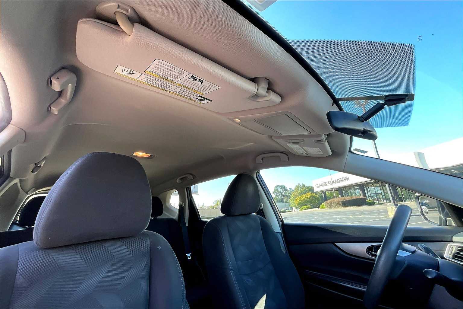 2015 Nissan Rogue SV photo 12