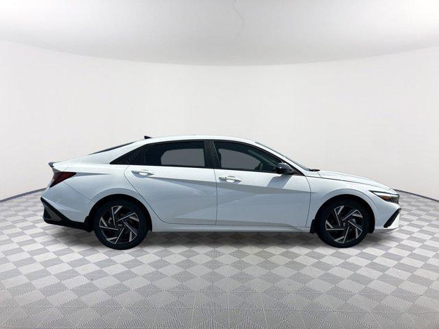 2025 Hyundai Elantra SEL Sport photo 4