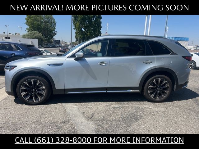 2024 Mazda CX-90 Premium photo 2