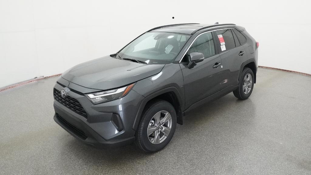 2025 Toyota RAV4 XLE's photo