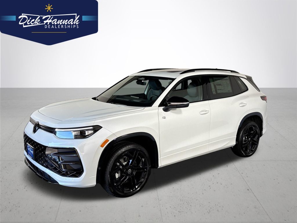 2025 Volkswagen Tiguan SE R-LINE BLACK's photo