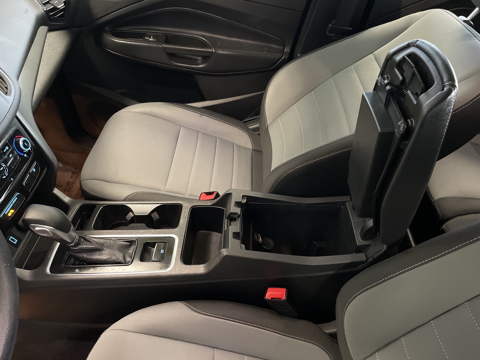 2019 Ford Escape S photo 34