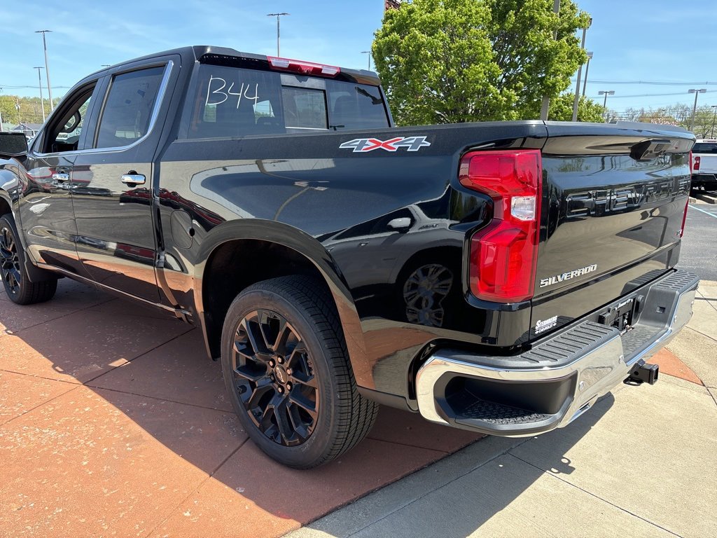 2025 Chevrolet Silverado 1500 LTZ photo 7