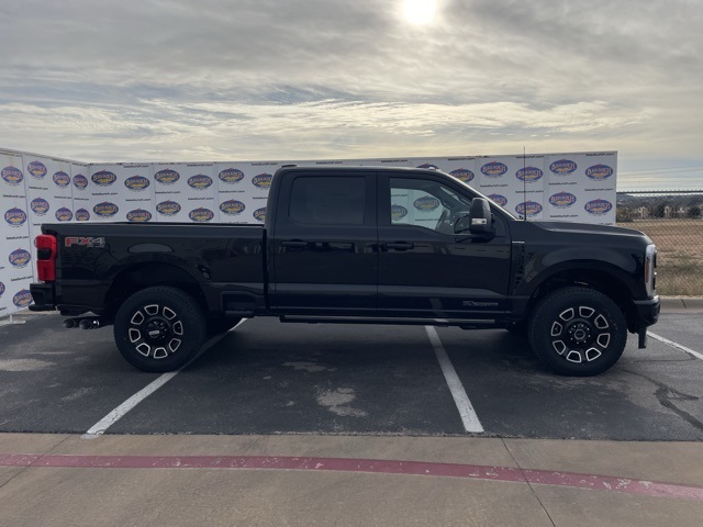 2026 Ford F-250 Super Duty Platinum's photo