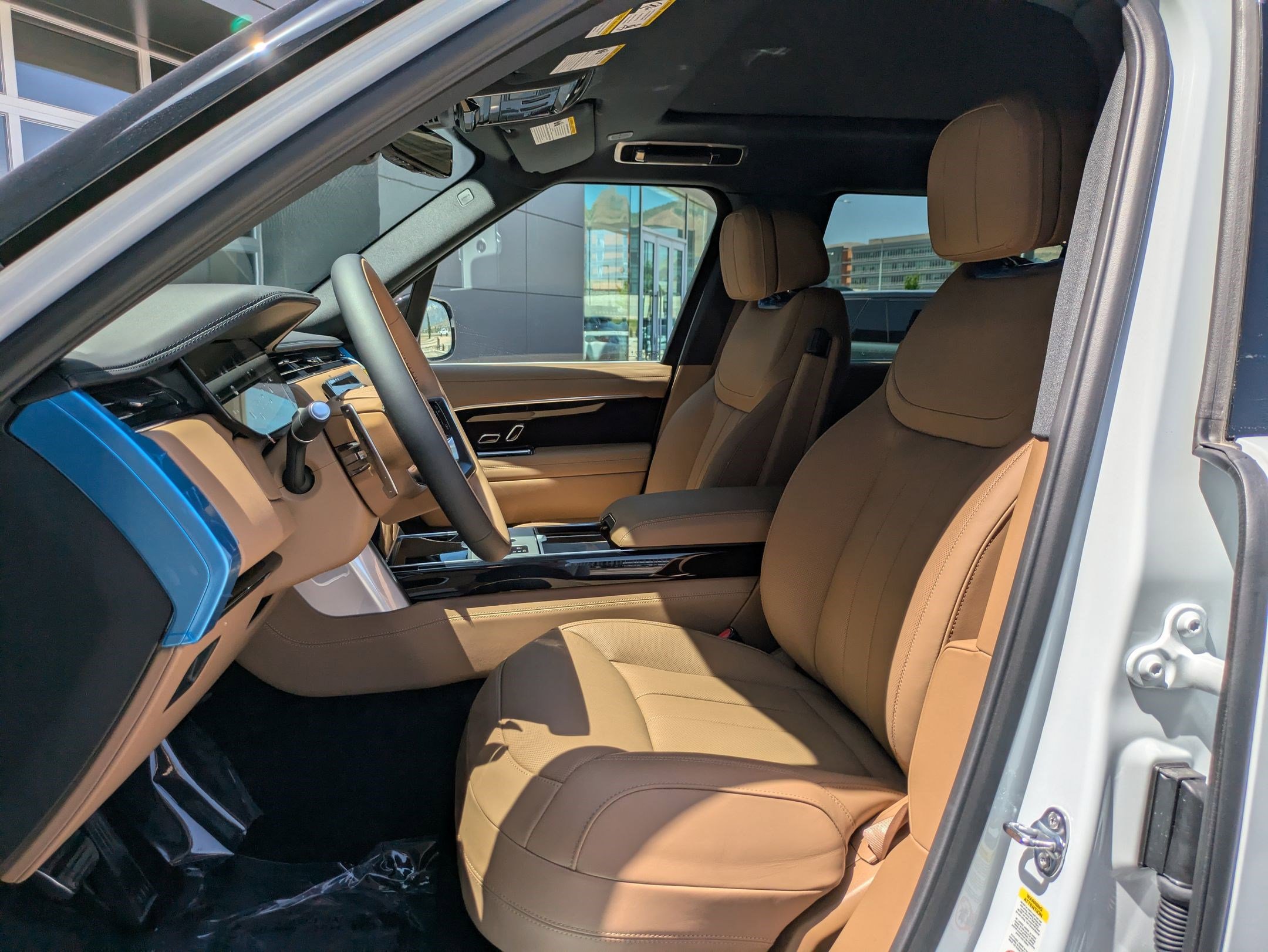2025 Land Rover Range Rover SE photo 14