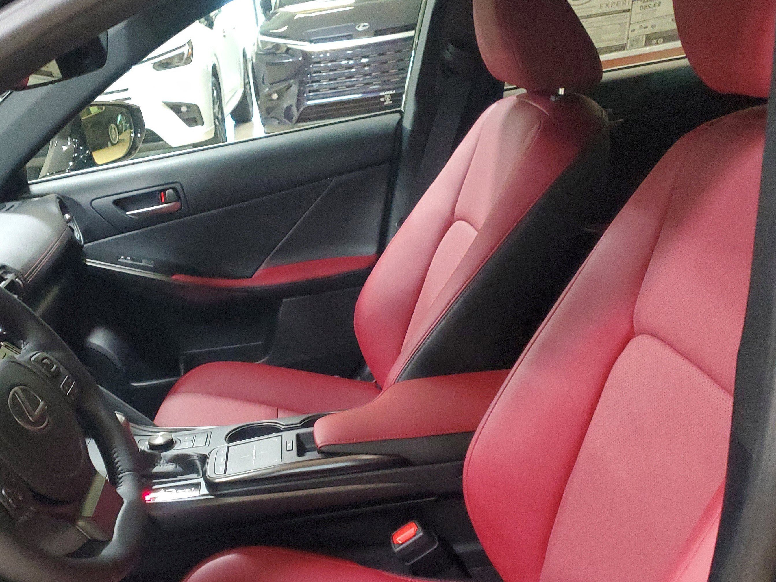2025 Lexus IS 300 photo 9