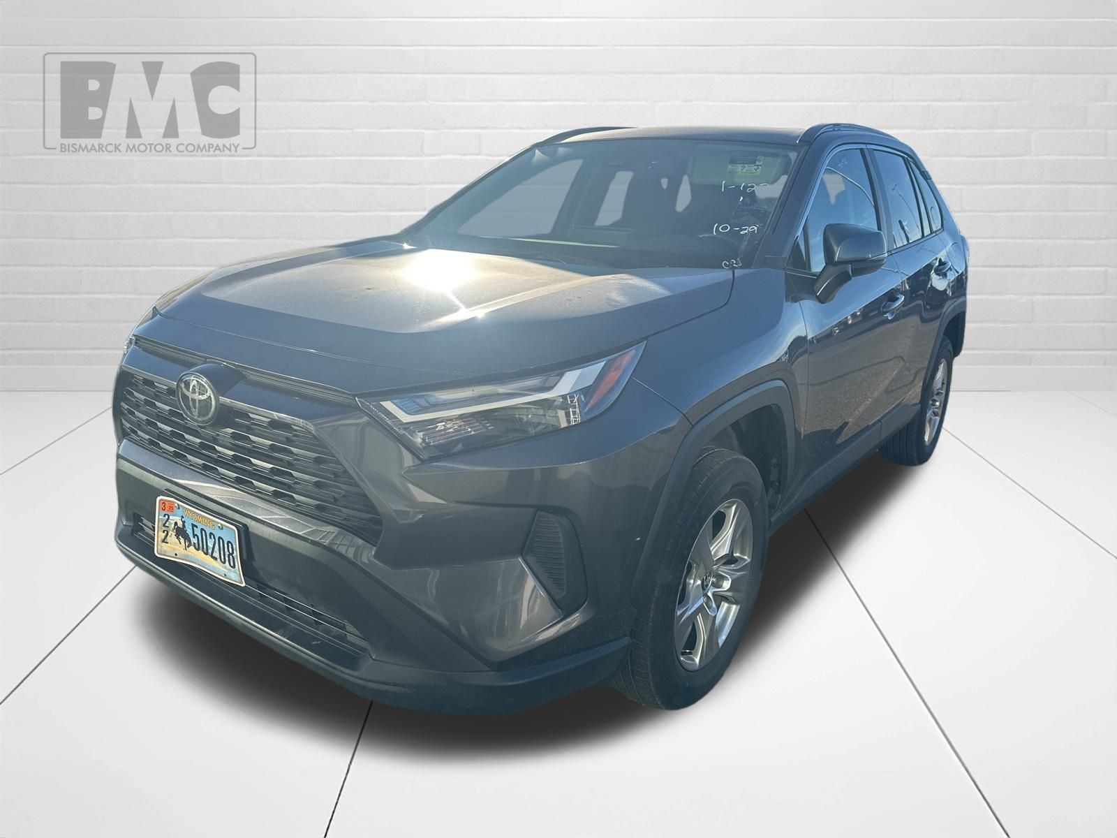 2024 Toyota RAV4 XLE's photo
