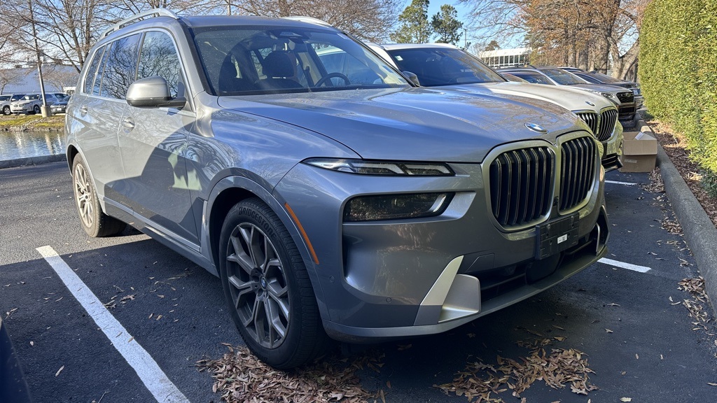 2023 BMW X7 40i's photo