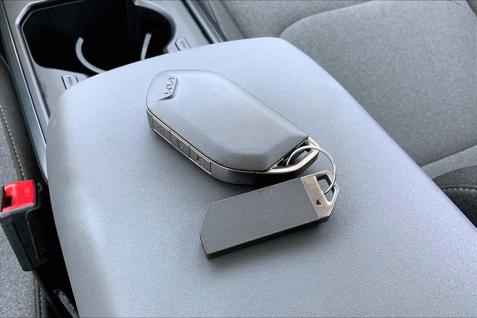 2025 Kia K4 LXS photo 12
