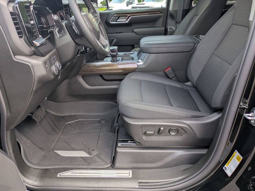 2025 Chevrolet Silverado 1500 LT photo 12