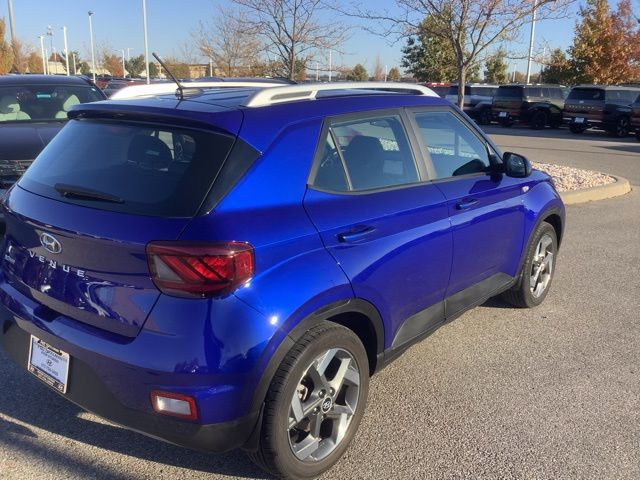 2024 Hyundai Venue Limited photo 4