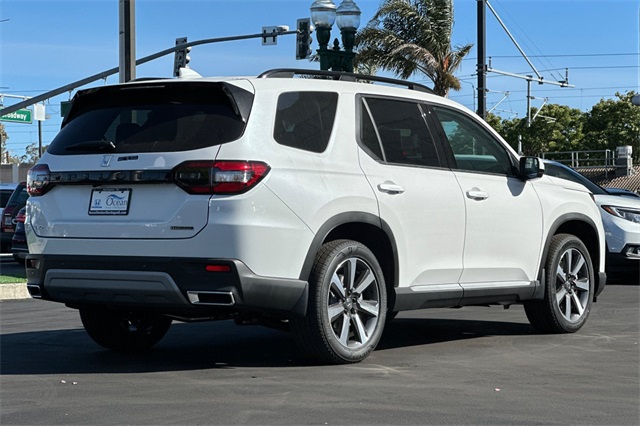 2025 Honda Pilot Touring photo 2