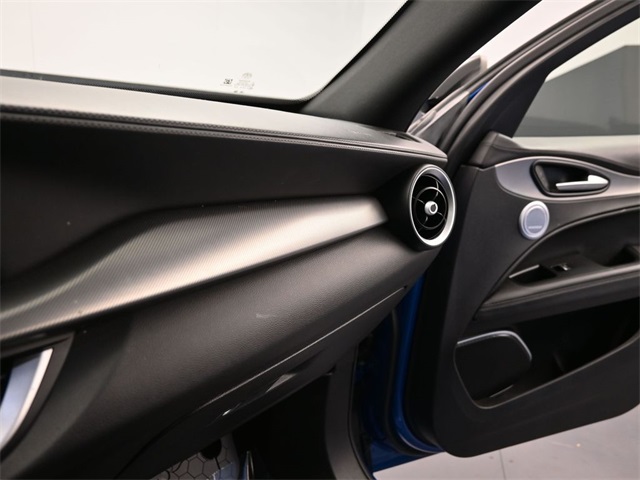 2022 Alfa Romeo Stelvio Ti Sport photo 12