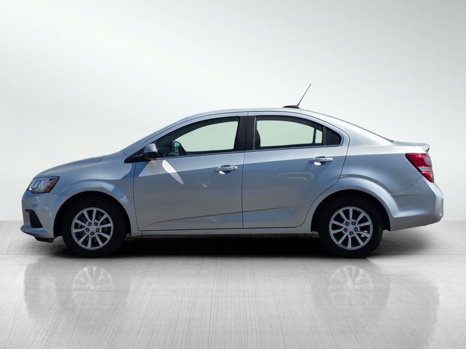2018 Chevrolet Sonic LT photo 4