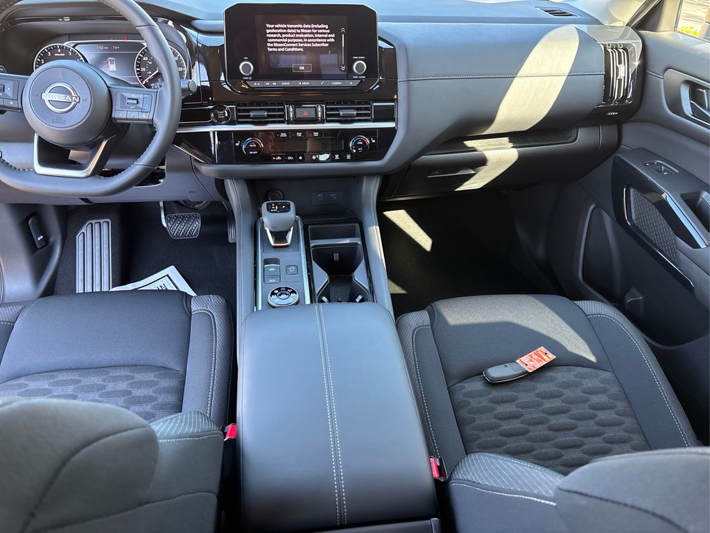 2025 Nissan Pathfinder SV photo 13
